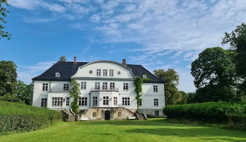Gut Deutsch-Nienhof - Verwaltung, Germany